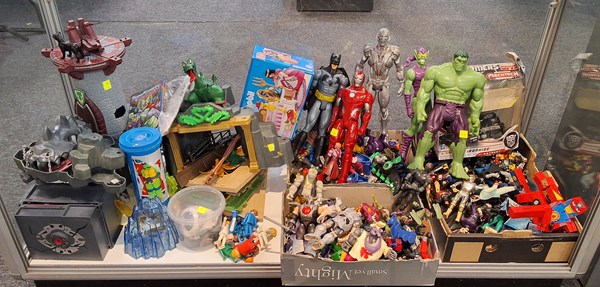 Lot 1364 - TOYS