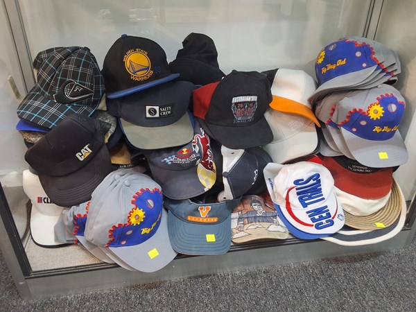 Lot 1392 - HATS