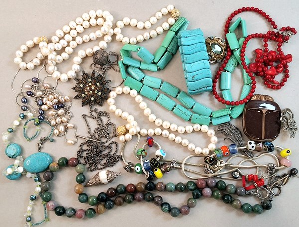 Lot 1041 - JEWELLERY