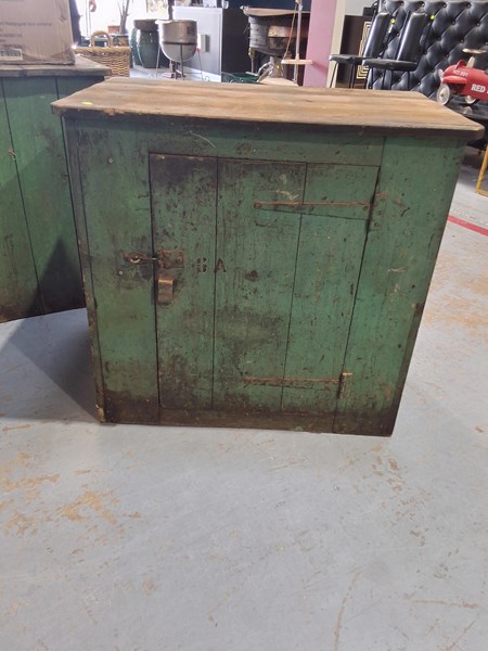 Lot 219 - CUPBOARD