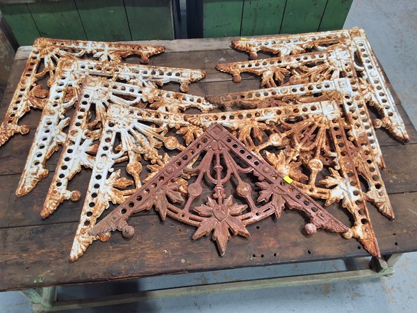 Lot 221 - CORNICE