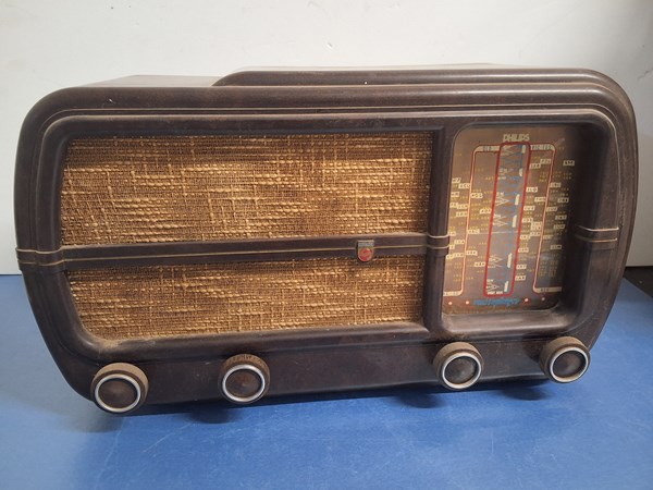 Lot 1298 - MANTLE RADIO