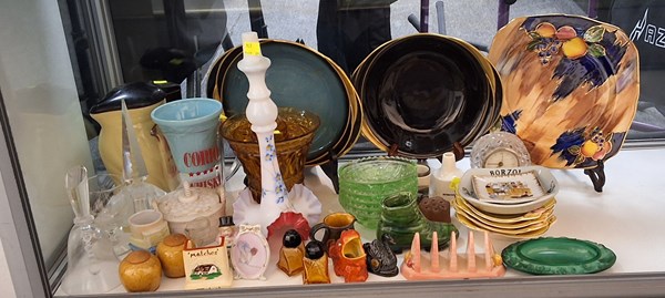 Lot 1130 - CERAMICS AND GLASS