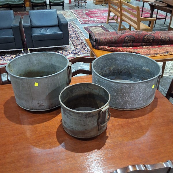 Lot 149 - TUB SET