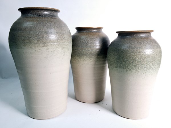 Lot 1146 - STUDIO POTTERY