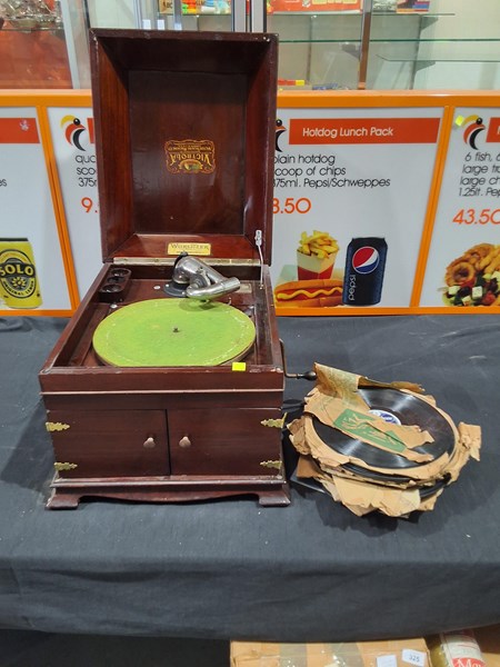 Lot 154 - GRAMOPHONE