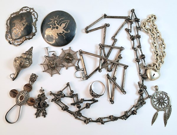 Lot 1040 - SILVER JEWELLERY