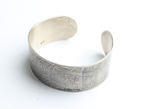 Lot 1020 - SILVER BANGLE