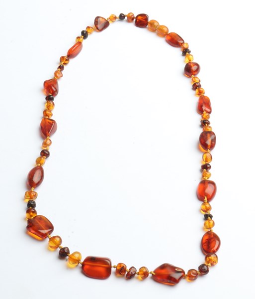 Lot 1011 - AMBER NECKLACE
