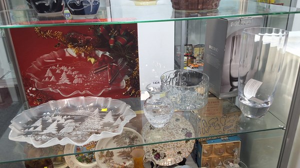 Lot 1424 - GLASSWARE