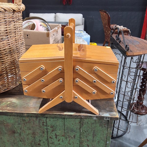 Lot 68 - SEWING CADDY