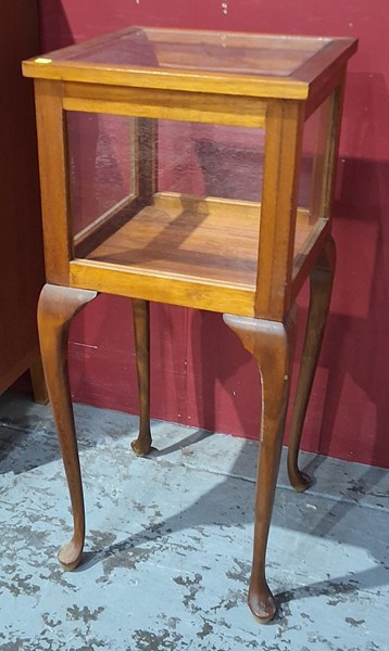 Lot 97 - DISPLAY CABINET