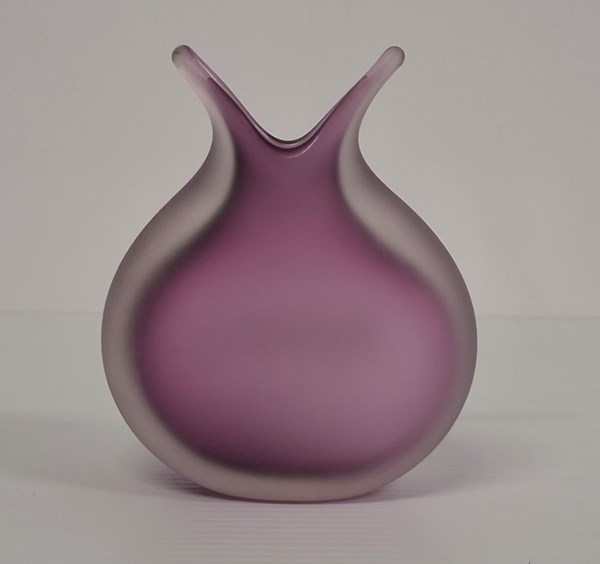 Lot 1269 - VASE