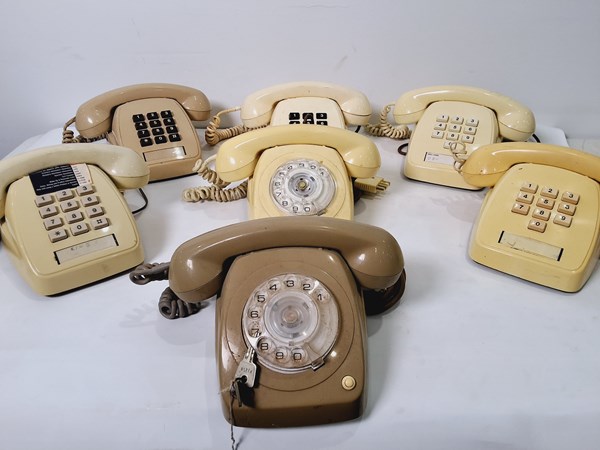 Lot 1222 - TELEPHONES