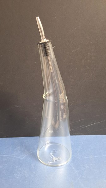 Lot 1301 - OIL BOTTLE