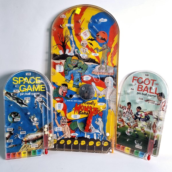 Lot 1303 - PINBALL TOYS