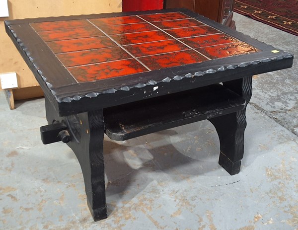 Lot 186 - COFFEE TABLE