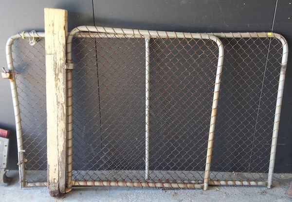 Lot 300 - ENTRANCE GATE