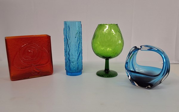 Lot 1265 - MID CENTURY GLASS