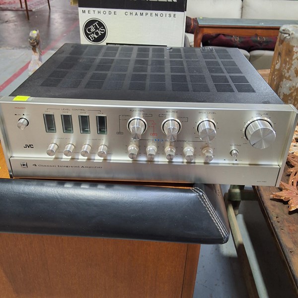Lot 403 - AMP