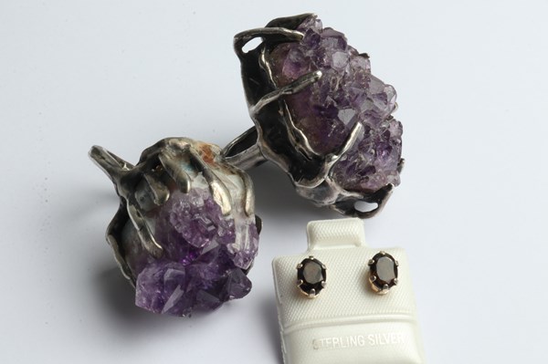 Lot 1066 - JEWELLERY