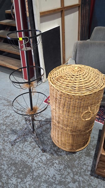 Lot 329 - BASKET AND STAND