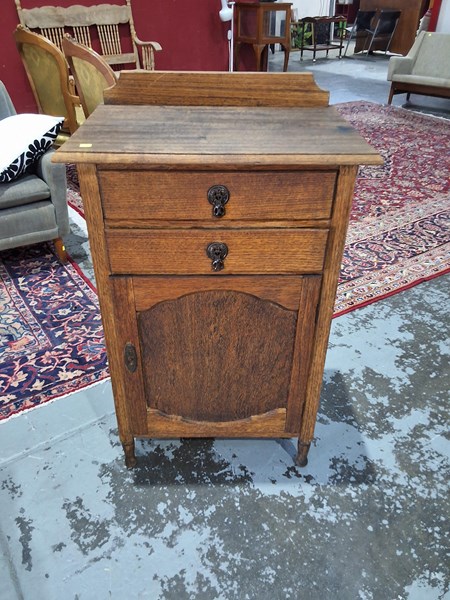 Lot 100 - SIDE CABINET