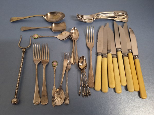 Lot 1064 - CUTLERY