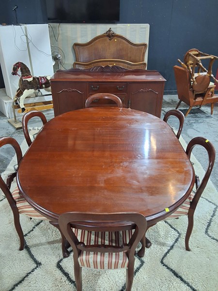 Lot 169 - DINING SUITE