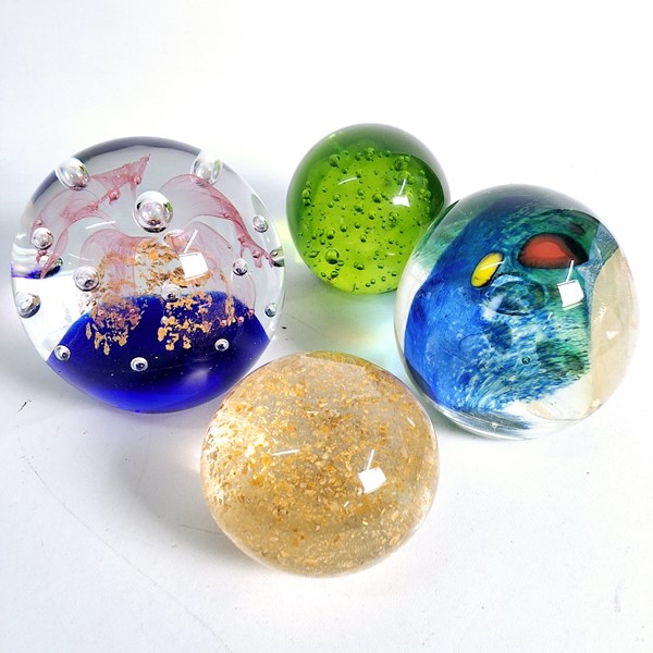 Lot 1123 - PAPERWEIGHTS