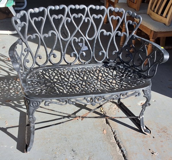 Lot 358 - LOVE SEAT