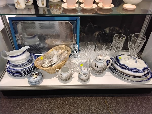 Lot 1285 - SERVINGWARE