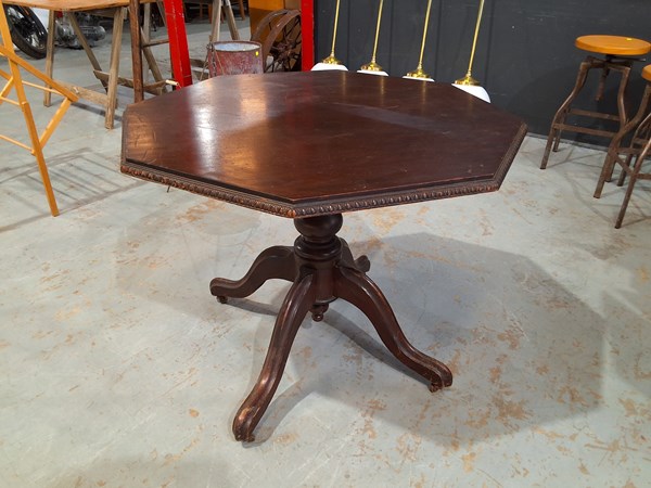 Lot 425 - DINING TABLE