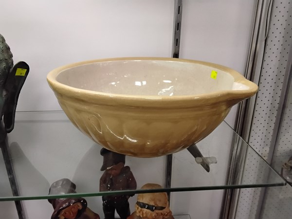 Lot 1233 - MIXING BOWL