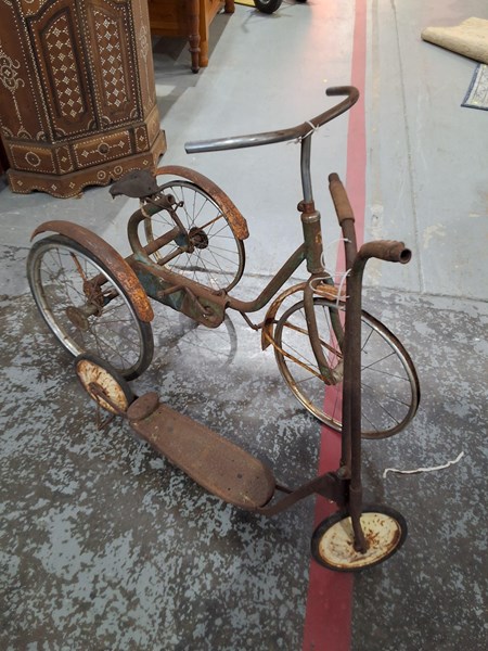 Lot 248 - TRICYCLE & SCOOTER