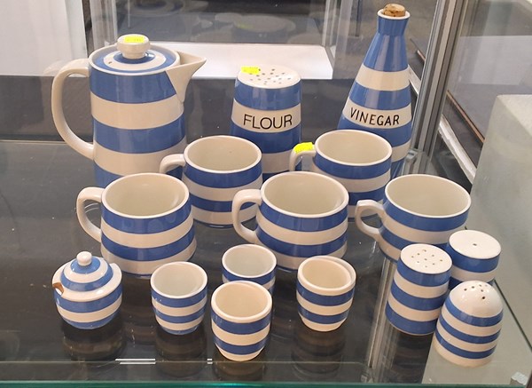 Lot 1128 - CORNISHWARE