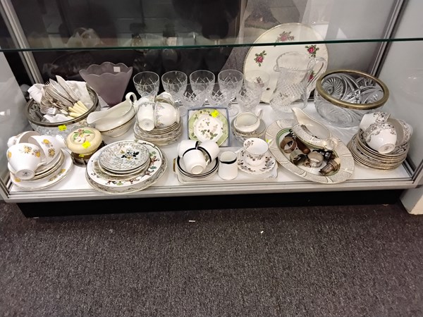 Lot 1287 - CHINA AND GLASS