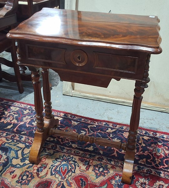 Lot 29 - SEWING TABLE