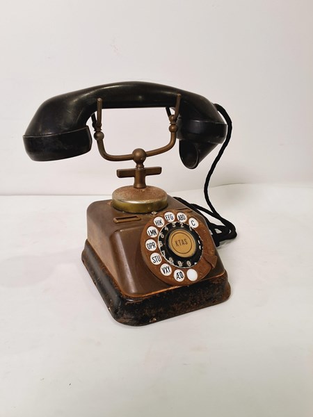 Lot 1194 - TELEPHONE