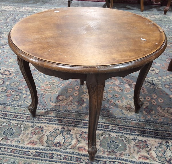 Lot 182 - PETITE OAK TABLE