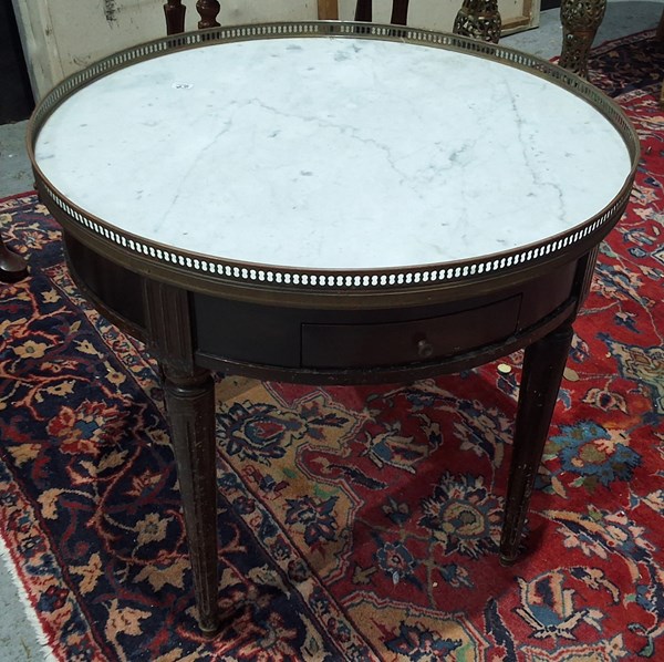 Lot 40 - OCCASIONAL TABLE