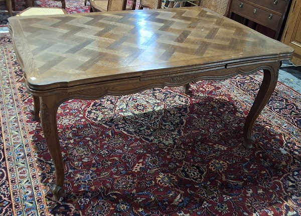 Lot 15 - REGENCY STYLE DINING TABLE