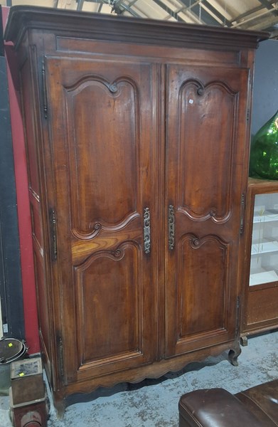 Lot 132 - LOUIS XV WARDROBE
