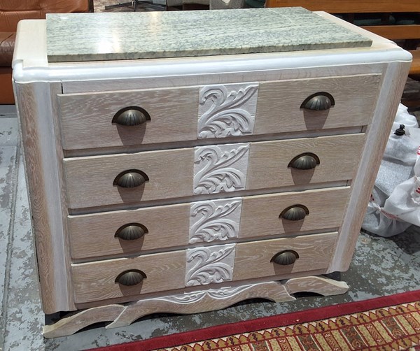 Lot 194 - COMMODE