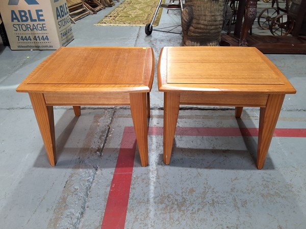 Lot 33 - LAMP TABLES