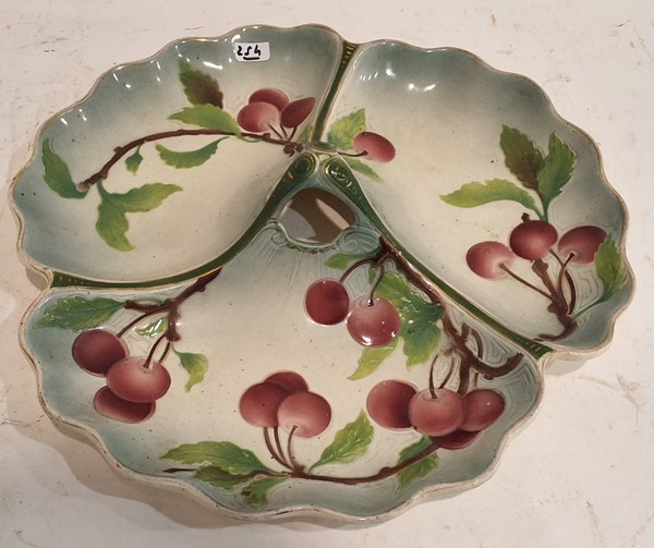 Lot 1269 - MAJOLICA PLATTER