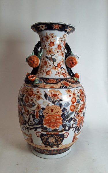 Lot 1168 - IMARI PORCELAIN VASE