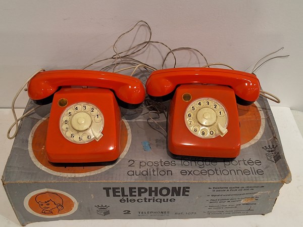 Lot 1515 - TOY PHONES