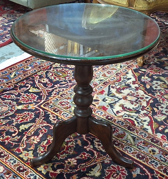Lot 26 - WINE TABLE