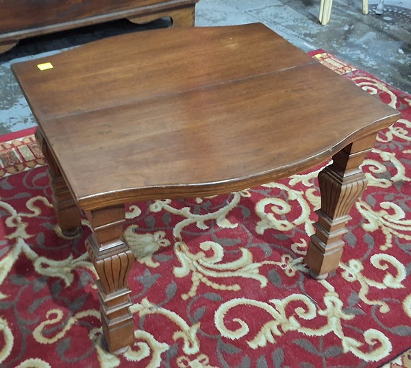 Lot 151 - COFFEE TABLE